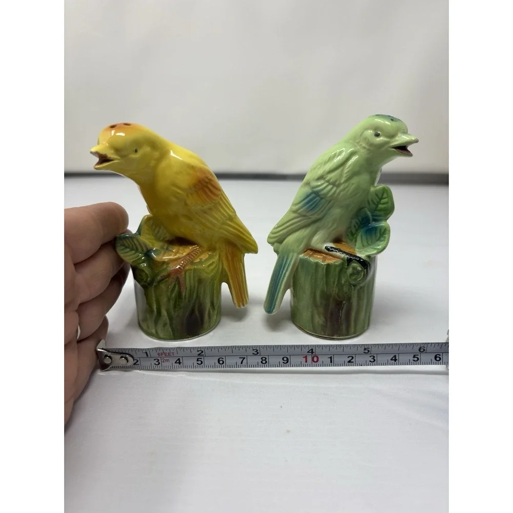 Vintage Green and Yellow Song Birds Tree Stumps Salt & Pepper Shakers Retro MCM